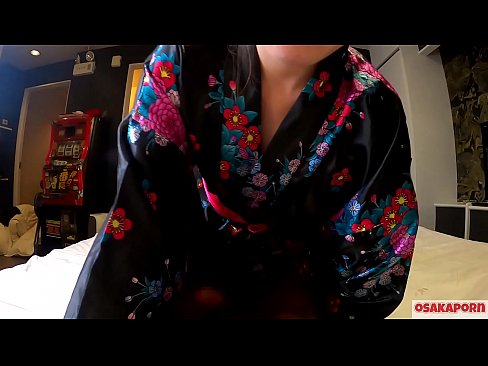 ❤️ Nuori cosplay-tyttö rakastaa seksiä orgasmeihin asti ruiskuttamalla hevostyttöä ja ottamalla suihin. Aasialaistyttö karvainen pillu ja kauniit tissit perinteisessä japanilaisessa puvussa amatöörivideossa, jossa näytetään masturbointia panoleluilla. Sakura 3 OSAKAPORN. ️ Just porn at us ❤