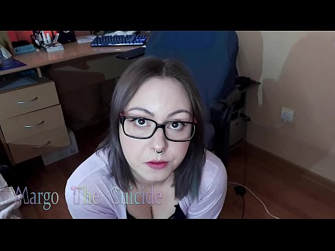 ❤️ Seksikäs tyttö lasit päässä imee dildoa syvälle kameraan ️ Just porn at us ❤