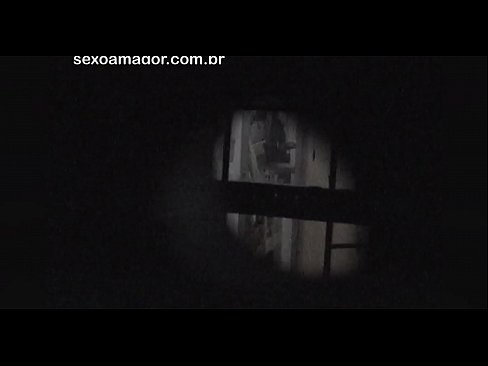 ❤️ Blondi saa salaa videokuvaa naapuruston tirkistelijältä piilossa onttojen tiilien takana ️ Just porn at us ❤