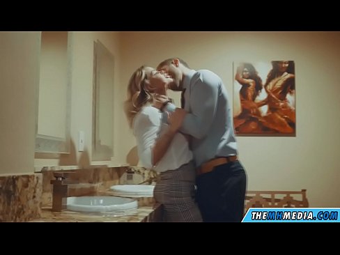 ❤️ Kun povekas blondi viettelee sinut julkisessa vessassa ️ Just porn at us ❤